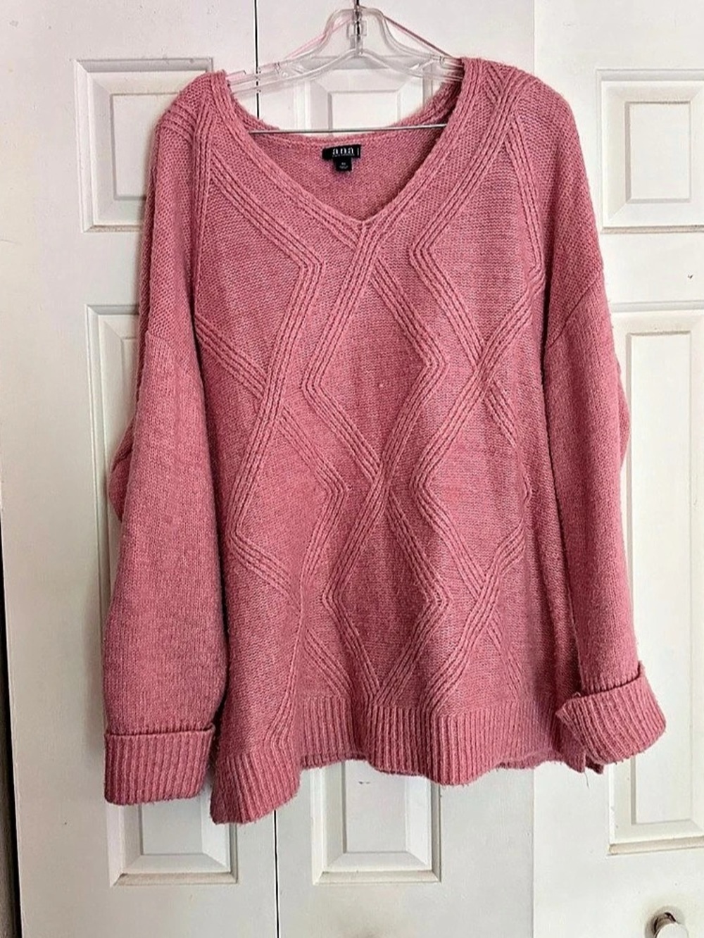 a.n.a Geometric V-Neck Sweater in Pink Size 3X Like New
